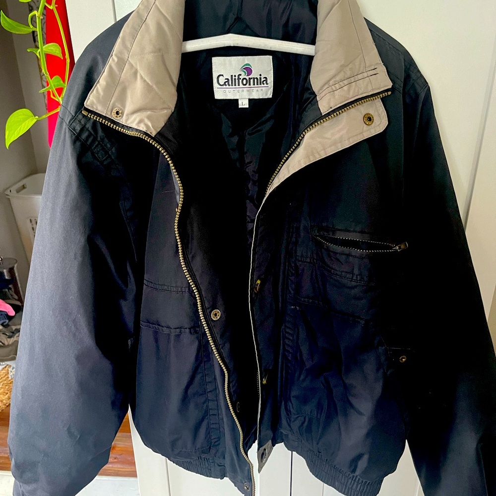 Men’s medium weight jacket. Size large California outerwear  good condition.